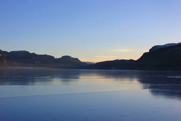 Sebuah Malam Yang Indah Sauda Norwegia Dengan Fiord Semua Tertutup — Stok Foto