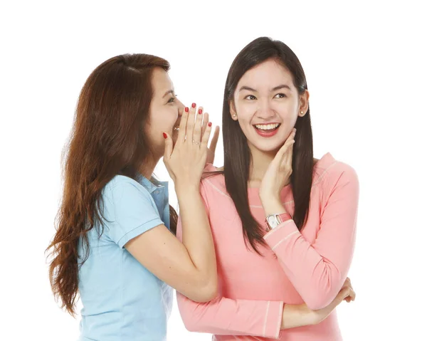 Mujeres Jóvenes Compartiendo Secreto Sobre Fondo Blanco —  Fotos de Stock