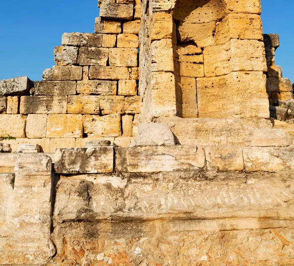Pamukkale Nin Asya Daki Eski Inşaatı Hindi Sütunu Roma Tapınağı — Stok fotoğraf