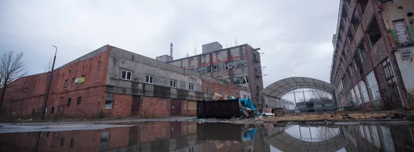 Çok Kirlenmiş Endüstriyel Bir Fabrikanın Kalıntıları Sanayi Serisi — Stok fotoğraf