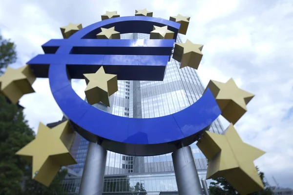 Simbolo Dell Euro Nella Banca Centrale Europea Francoforte — Foto Stock