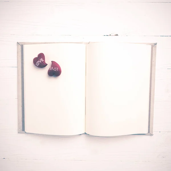Srdce Notebook Bílé Stolní Vintage Styl — Stock fotografie