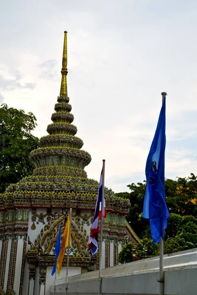 Tajlandia Azja Bangkoku Deszcz Świątyni Streszczenie Krzyż Kolorystyka Dachu Wat — Zdjęcie stockowe