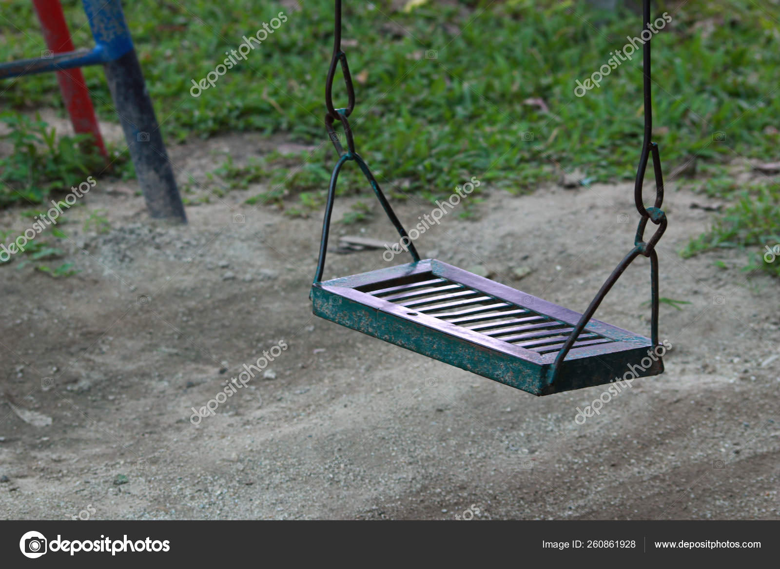 Columpio Oxidado Columpio Viejo Columpio Patio Recreo Pero Nadie