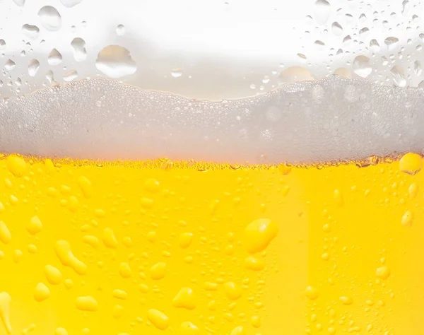 Detail Von Frischem Bier Mit Tropfen Als Hintergrund — Stockfoto