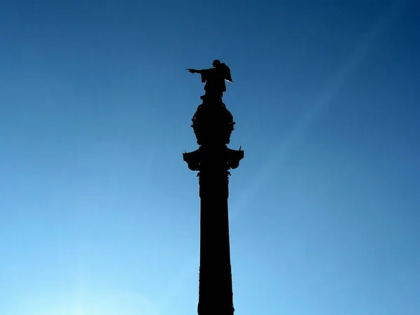Σιλουέτα Του Αγάλματος Του Κολόμπους Που Οδηγεί Στην Αμερική — Φωτογραφία Αρχείου