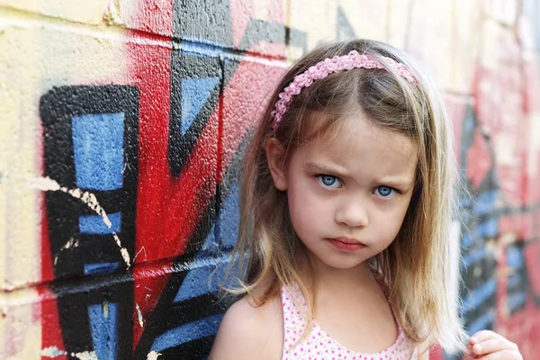 Worried Little Girl Urban Setting Looking Camera — Stock Photo, Image