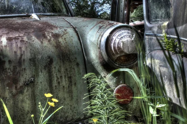 車や車の詳細の写真 バスタネスの古い車の墓地で撮影 — ストック写真