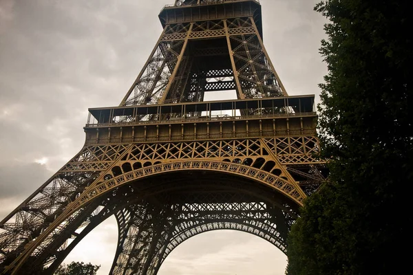Vista Parcial Torre Eiffel Detrás Del Árbol —  Fotos de Stock