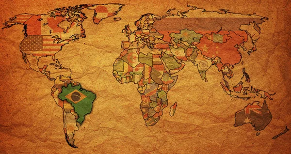 旧的政治地图世界与巴西国旗 — 图库照片
