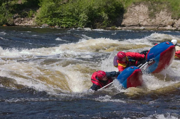 Sportowcy Niebieskim Katamaranie Szybkim — Zdjęcie stockowe