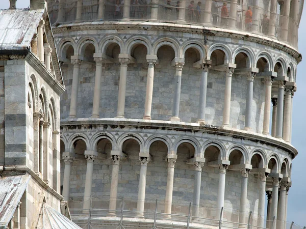 Pisa Ferde Tornya Kifinomult Építészet Egyik Ikonja — Stock Fotó