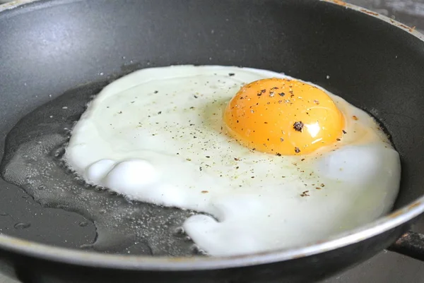 Spiegelei Der Pfanne — Stockfoto