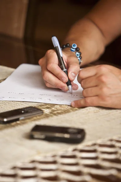 Junge Männliche Hände Schreiben — Stockfoto