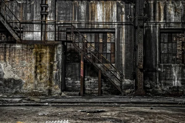 Abstraktes Detail Einer Rostigen Treppe Eines Industriegebäudes — Stockfoto