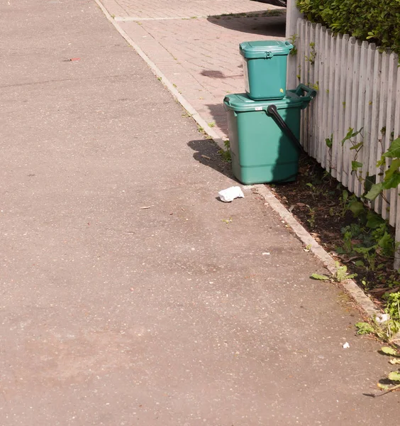 Yolda Essex Ngiltere Iki Yeşil Atık Gıda Geri Dönüşüm Kutuları — Stok fotoğraf