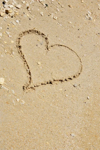 Έννοια Της Αγάπης Σχήμα Της Καρδιάς Που Στην Άμμο — Φωτογραφία Αρχείου