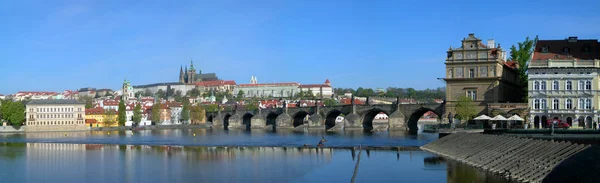 Castelo Praga Ponte Charles Através Rio Vltava — Fotografia de Stock