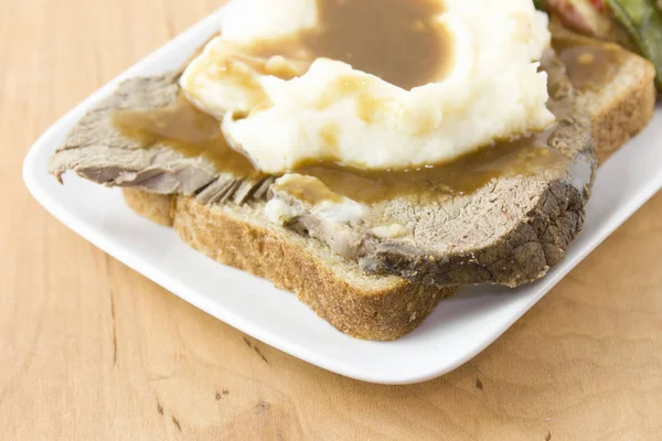 Close Uma Carne Assada Fatiada Com Sanduíche Purê Batata — Fotografia de Stock