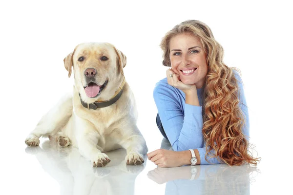 Retrato Menina Feliz Com Seu Cão Isolado Fundo Branco — Fotografia de Stock