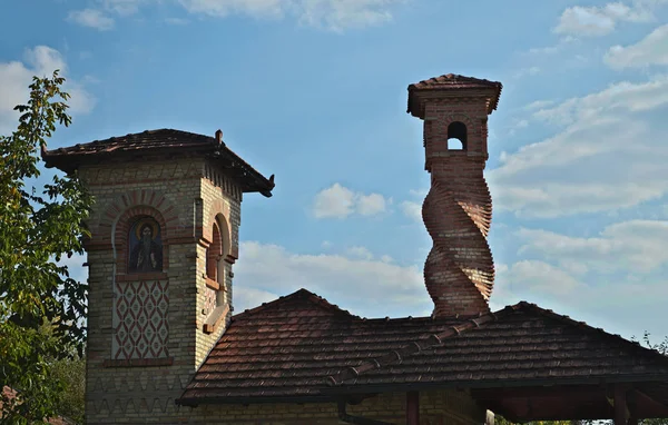 Kleine Backsteinkapelle Mit Zwei Türmen Kloster Kovilj Serbien — Stockfoto