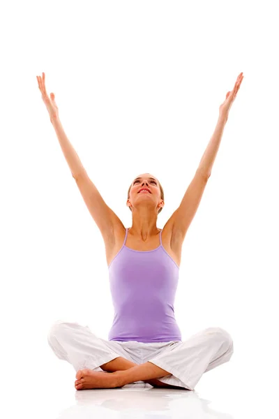 Mujer Joven Practicando Yoga Estudio Fondo Blanco — Foto de Stock