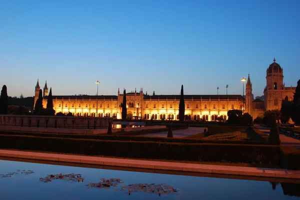 Berühmtes Wahrzeichen Denkmal Nach Sonnenuntergang Lissabon Portugal — Stockfoto