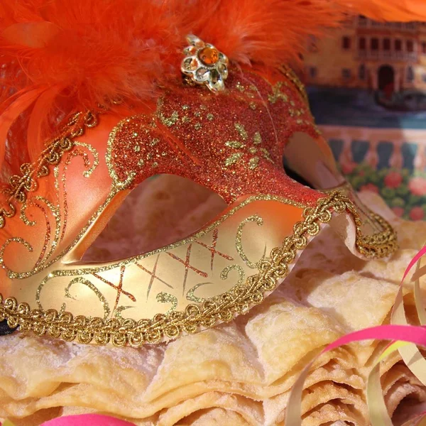 Máscara Carnaval Naranja Con Oro Panqueques — Foto de Stock