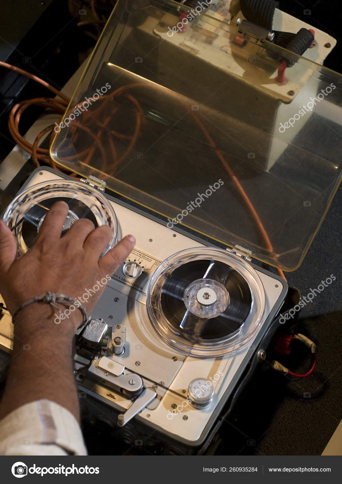 Old Fashioned Tape Recorder Hand Winding One Spools — Stock Photo