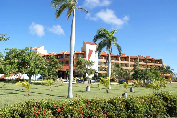 Resort Cubano Cuatro Estrellas Guardalavaca Disparado Desde Lugar Público Calle — Foto de Stock