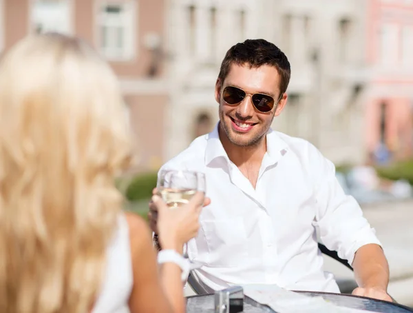 Sommarlovet Och Dating Koncept Man Dricker Vin Med Kvinna Café — Stockfoto