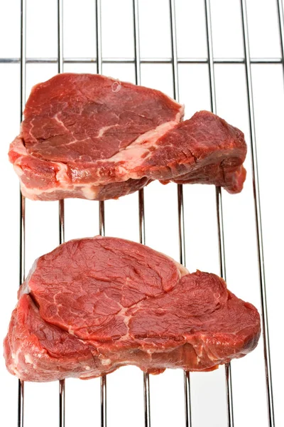 Syrový Steak Grilu Izolovaném Bílém — Stock fotografie
