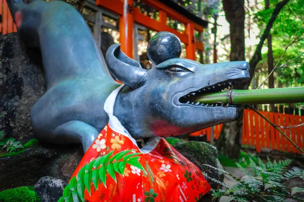 Фокс Очищення Фонтан Fushimi Inari Taisha Shrine Torii Кіото Японія — стокове фото