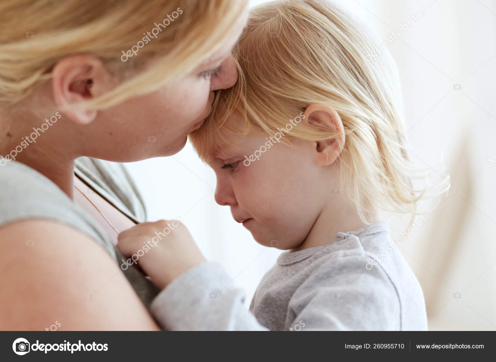 Не жалейте время на детей. Единственный родитель. Ребенокьоьнимает мать. Нужно ли жалеть ребенка?. Желеть или жалеть как правильно.