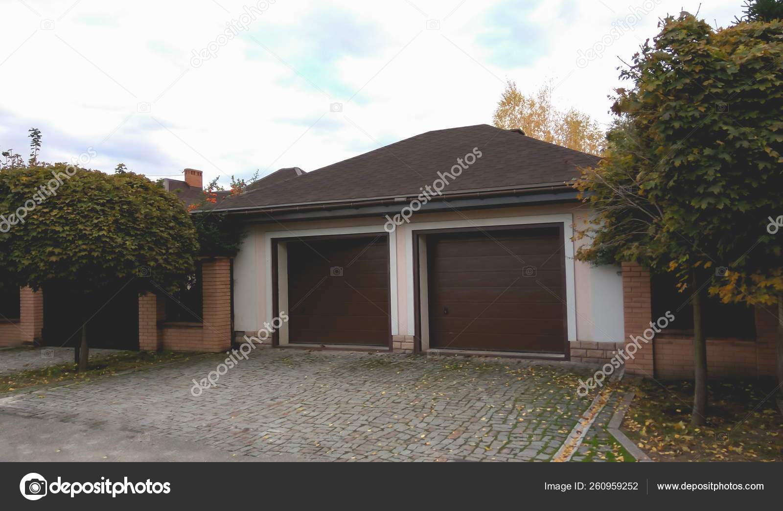 Close Modern Detached House Garage Stock Photo C Yayimages
