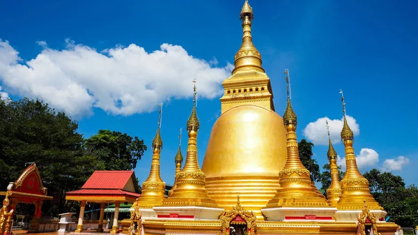 Hermosa Pagoda Dorada Día Soleado — Foto de Stock