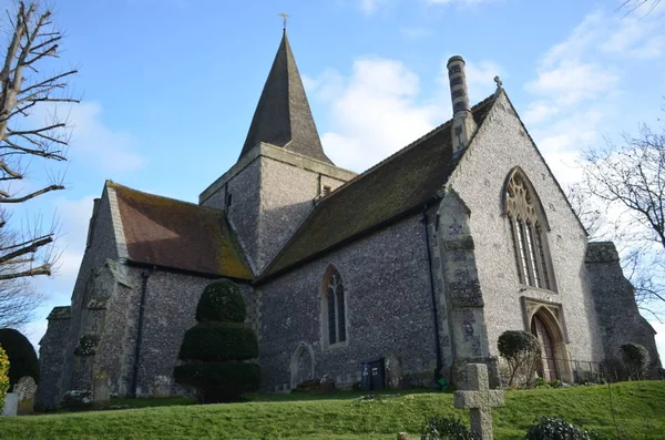 アルフリストンの東サセックス村の12世紀の英国教会 — ストック写真