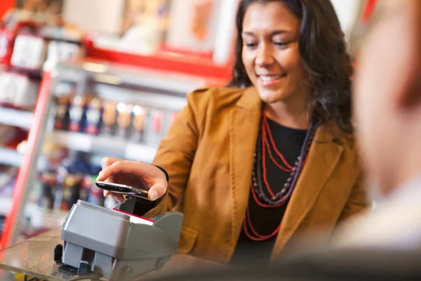 Young Woman Paying Purchase Cell Phone — Stock Photo, Image