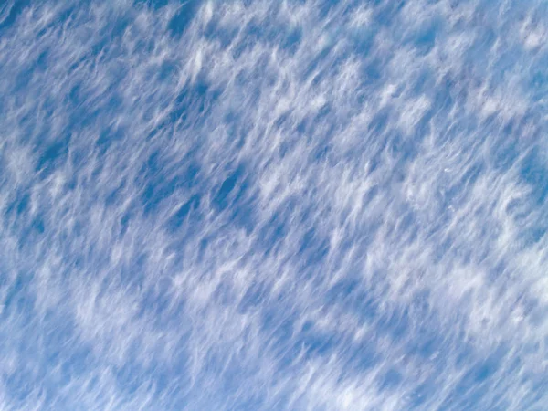 Wispy White Clouds Blue Sky Background — Stock Photo, Image