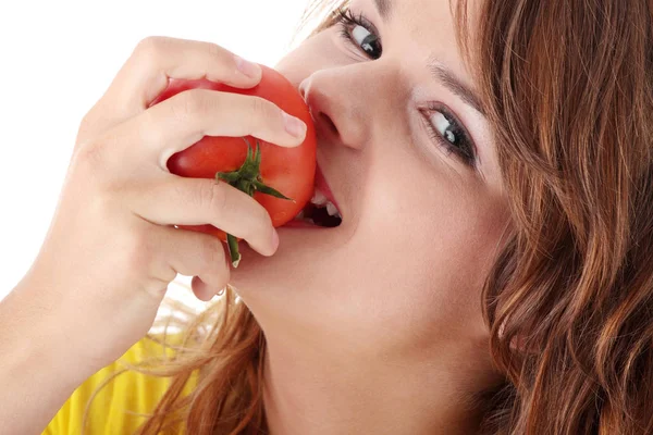 Mujer Joven Comiendo Tomate Aislado Sobre Fondo Blanco — Foto de Stock