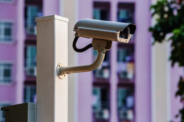 Câmera Cctv Branca Assistindo Por Segurança Horas — Fotografia de Stock