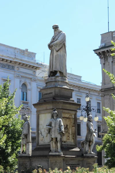 Denkmal Für Den Großen Renaissance Künstler Leonardo Vinci Der Italienischen — Stockfoto