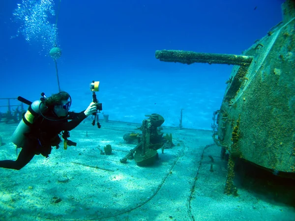 Underwater Photographer Shooting Tibbetts Cayman Brac — Stock Photo, Image