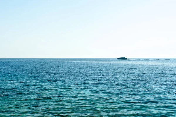 Jedna Jachta Otevřeném Moři — Stock fotografie