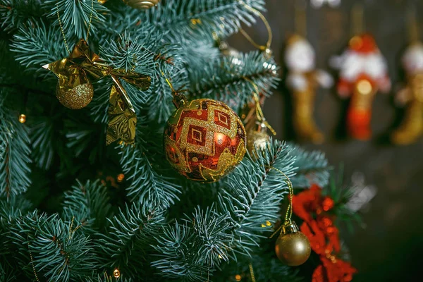 Zdobené Vánoční Strom Pozadí Rozmazané Šumivá Víla Krásné Barevné Vánoční — Stock fotografie