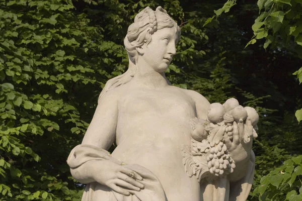 Egy Gyümölccsel Rendelkező Hölgy Emlékműve — Stock Fotó