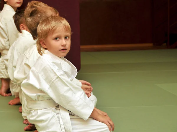 Boys Sport Hall Waitng Competition — Stock Photo, Image