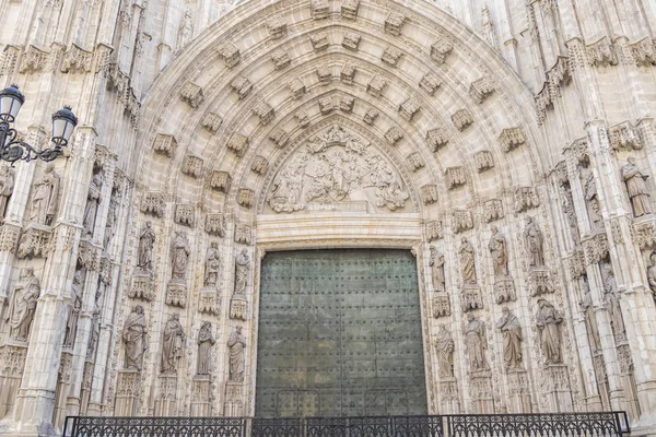 Dveře Nanebevzetí Panny Marie Španělština Puerta Asuncion Sevillské Katedrály Španělština — Stock fotografie