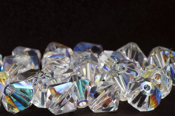 Några Kristall Pärlor Svart Bakgrund — Stockfoto