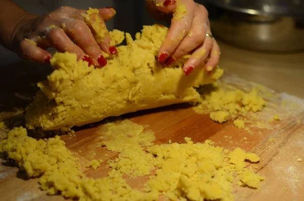 Виготовлення Традиційного Блюда Італійської Кухні — стокове фото